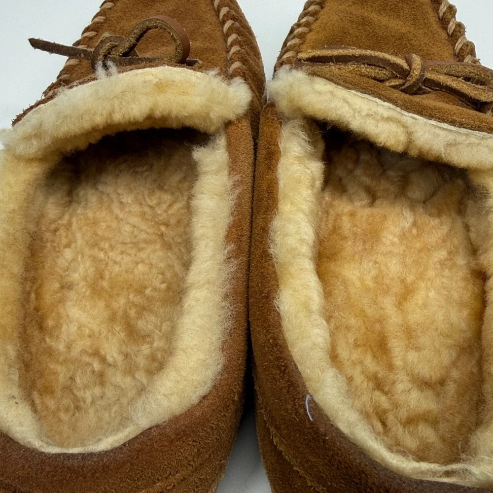 L.L. Bean Wicked Good Genuine Kids Shearling Slipper Color Brown Size‎ 4